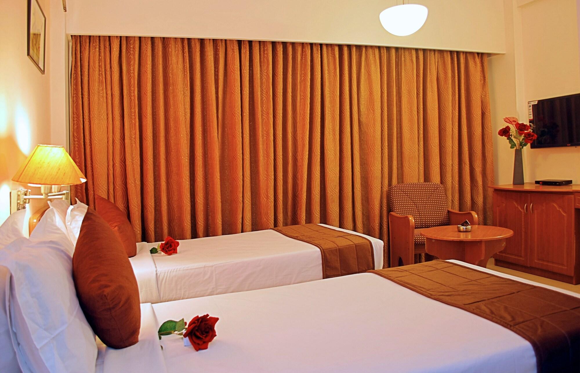 Super Townhouse Koyambedu Hotel Madras Buitenkant foto