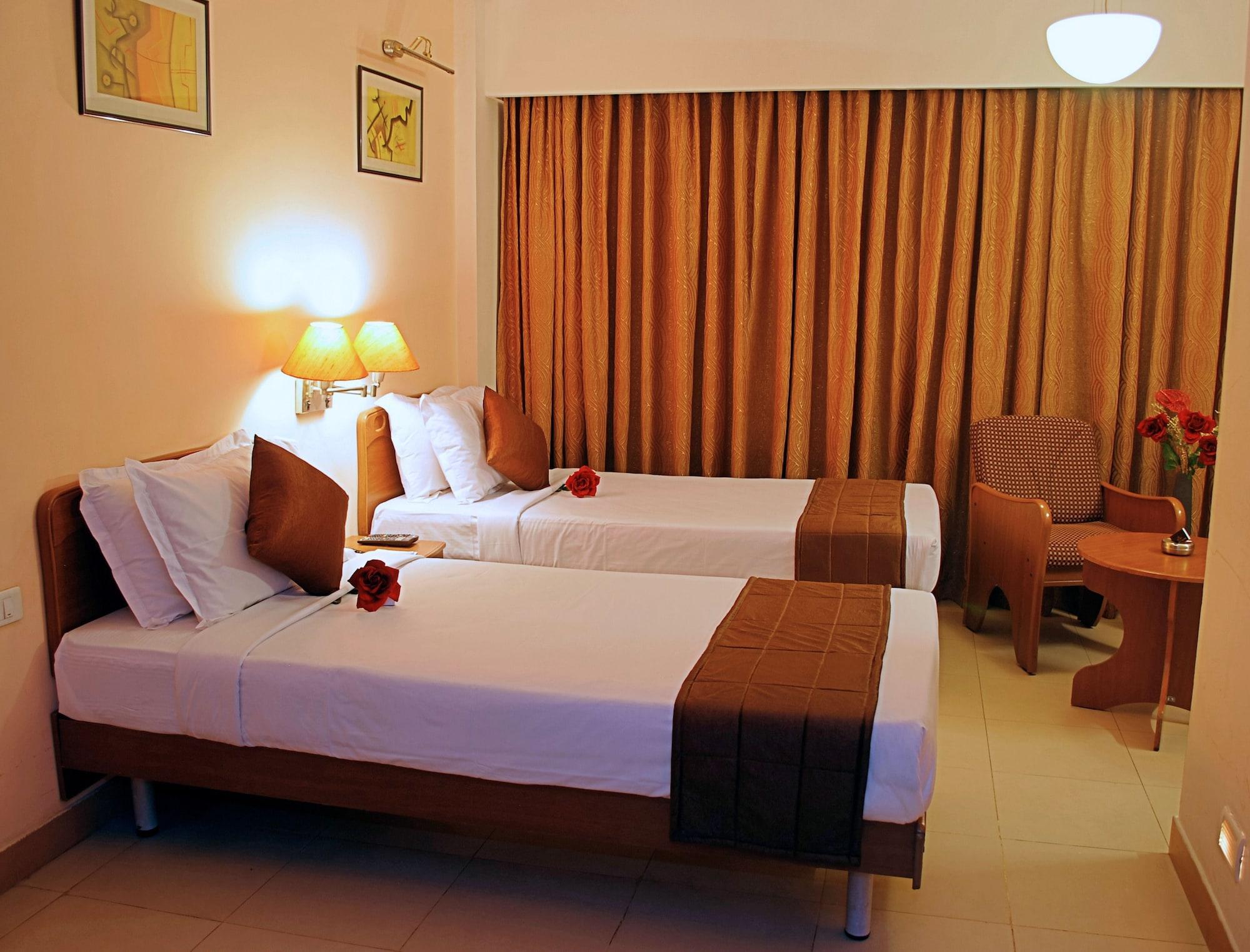 Super Townhouse Koyambedu Hotel Madras Buitenkant foto