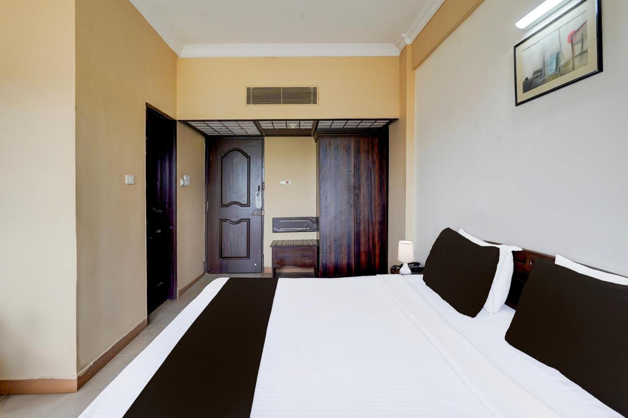 Super Townhouse Koyambedu Hotel Madras Buitenkant foto