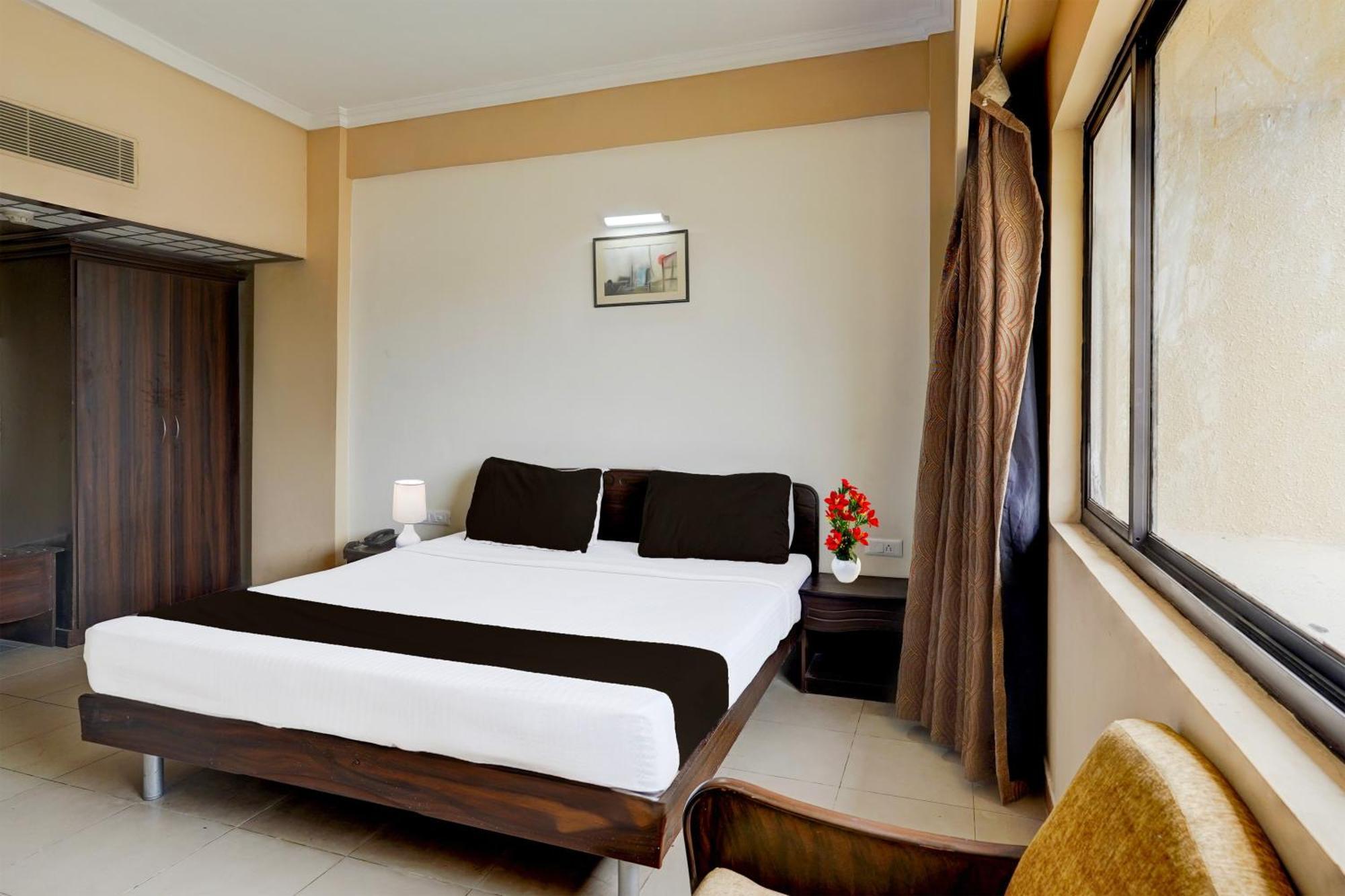 Super Townhouse Koyambedu Hotel Madras Buitenkant foto