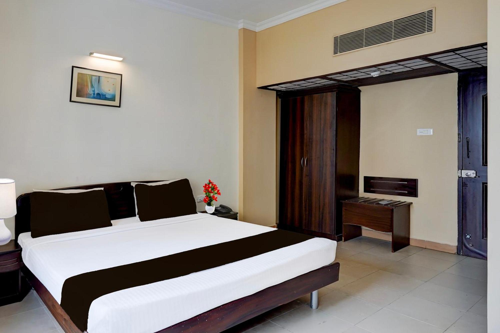 Super Townhouse Koyambedu Hotel Madras Buitenkant foto