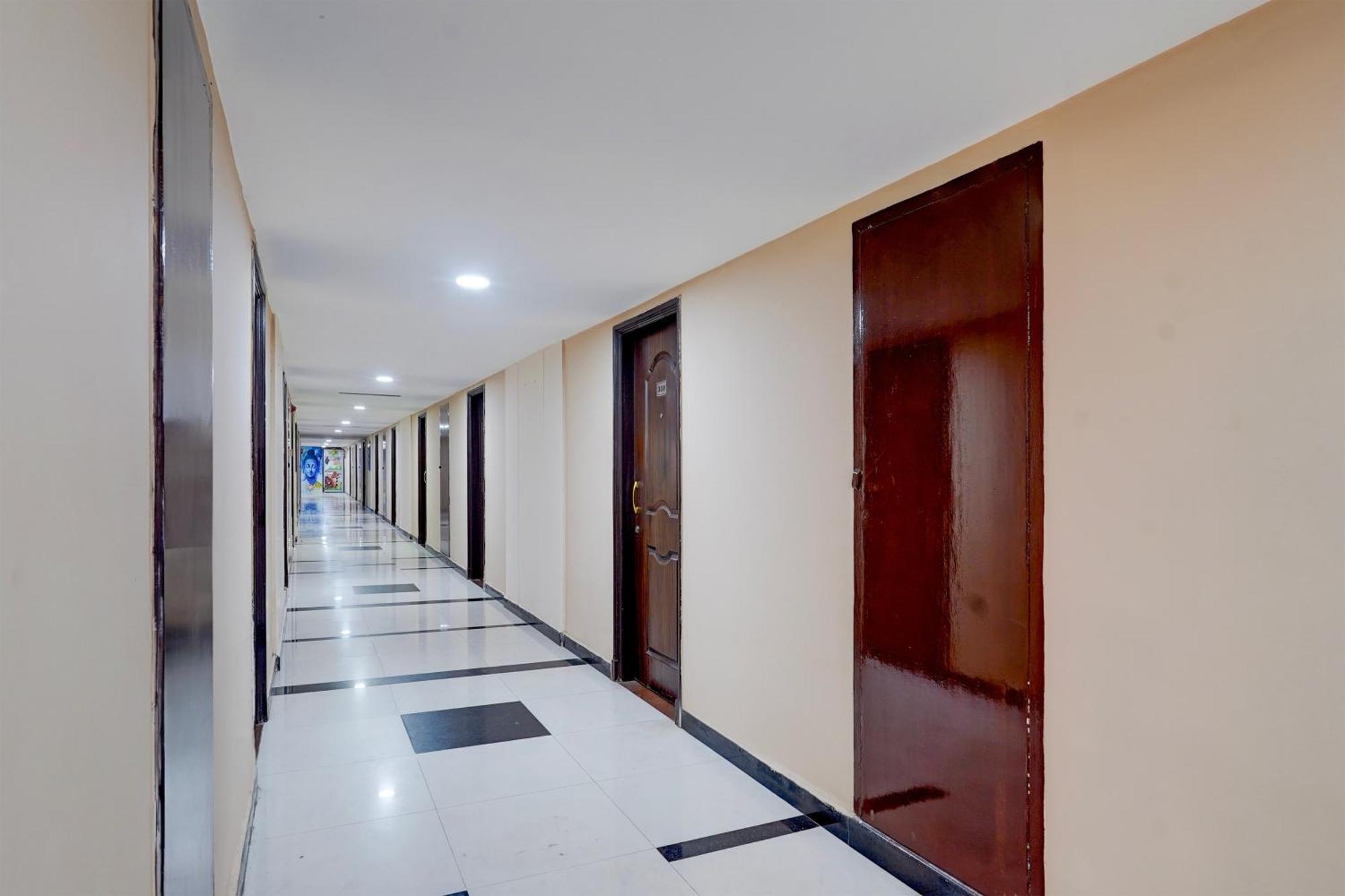 Super Townhouse Koyambedu Hotel Madras Buitenkant foto