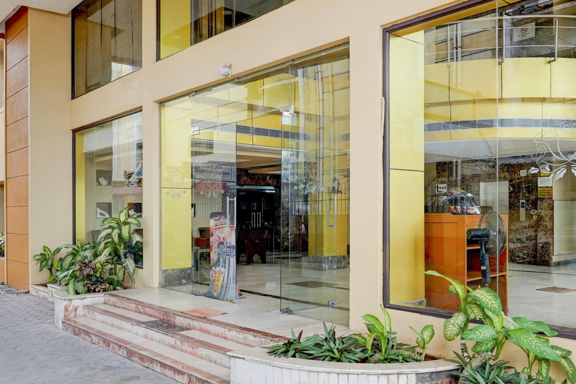 Super Townhouse Koyambedu Hotel Madras Buitenkant foto