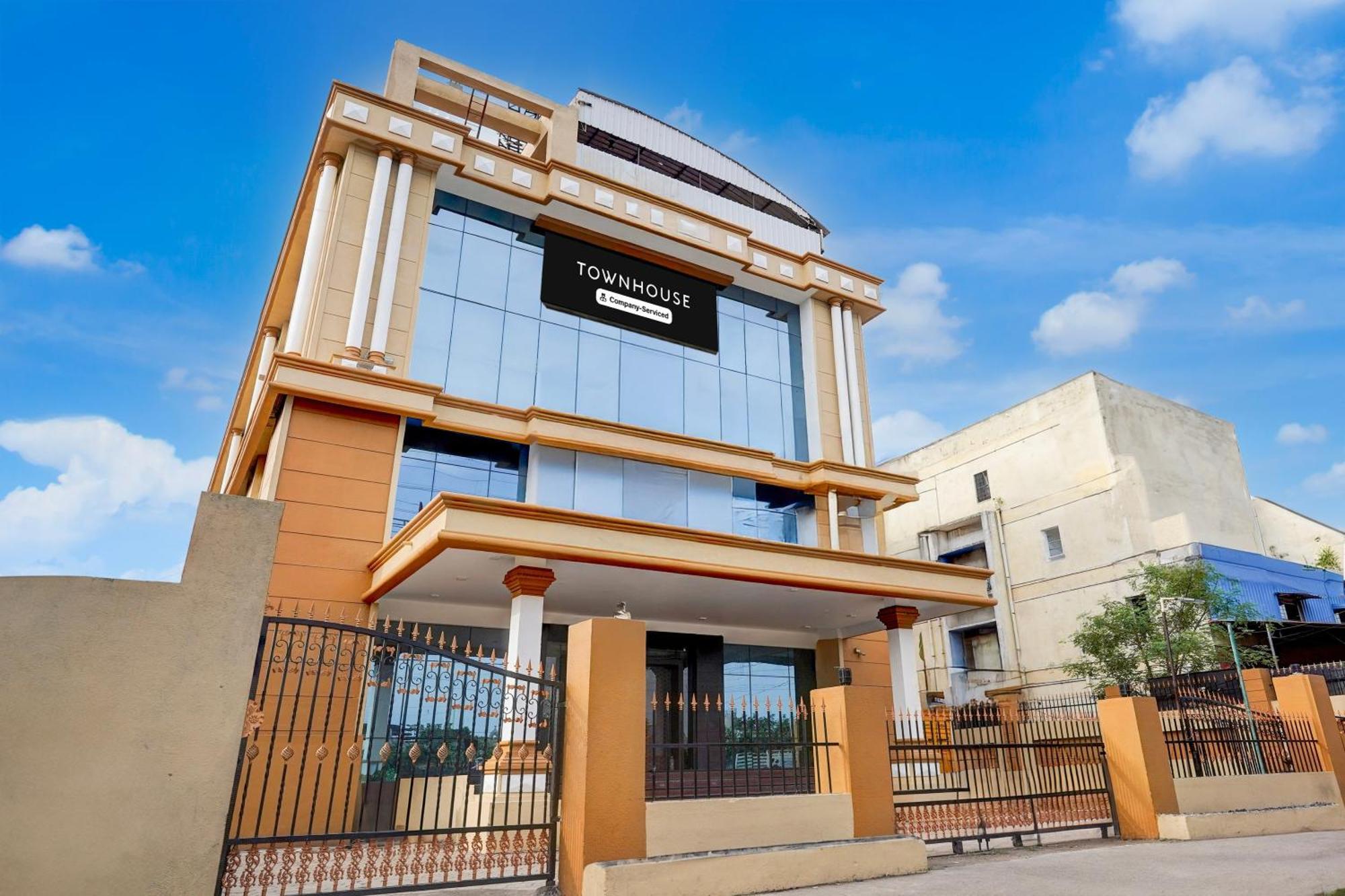 Super Townhouse Koyambedu Hotel Madras Buitenkant foto