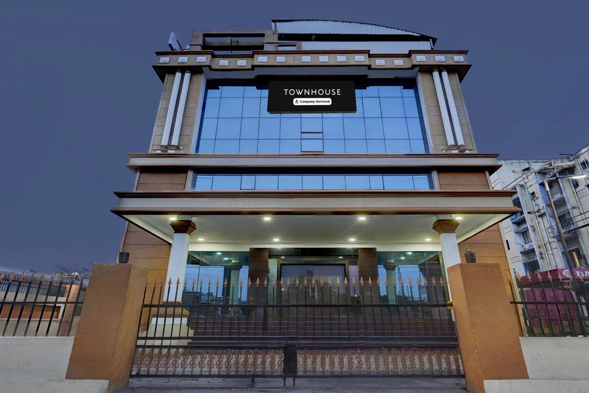 Super Townhouse Koyambedu Hotel Madras Buitenkant foto