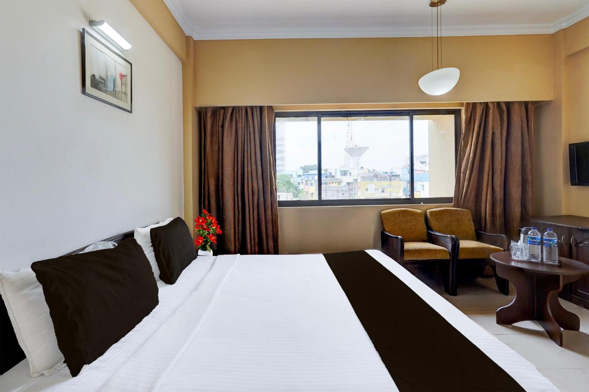 Super Townhouse Koyambedu Hotel Madras Buitenkant foto