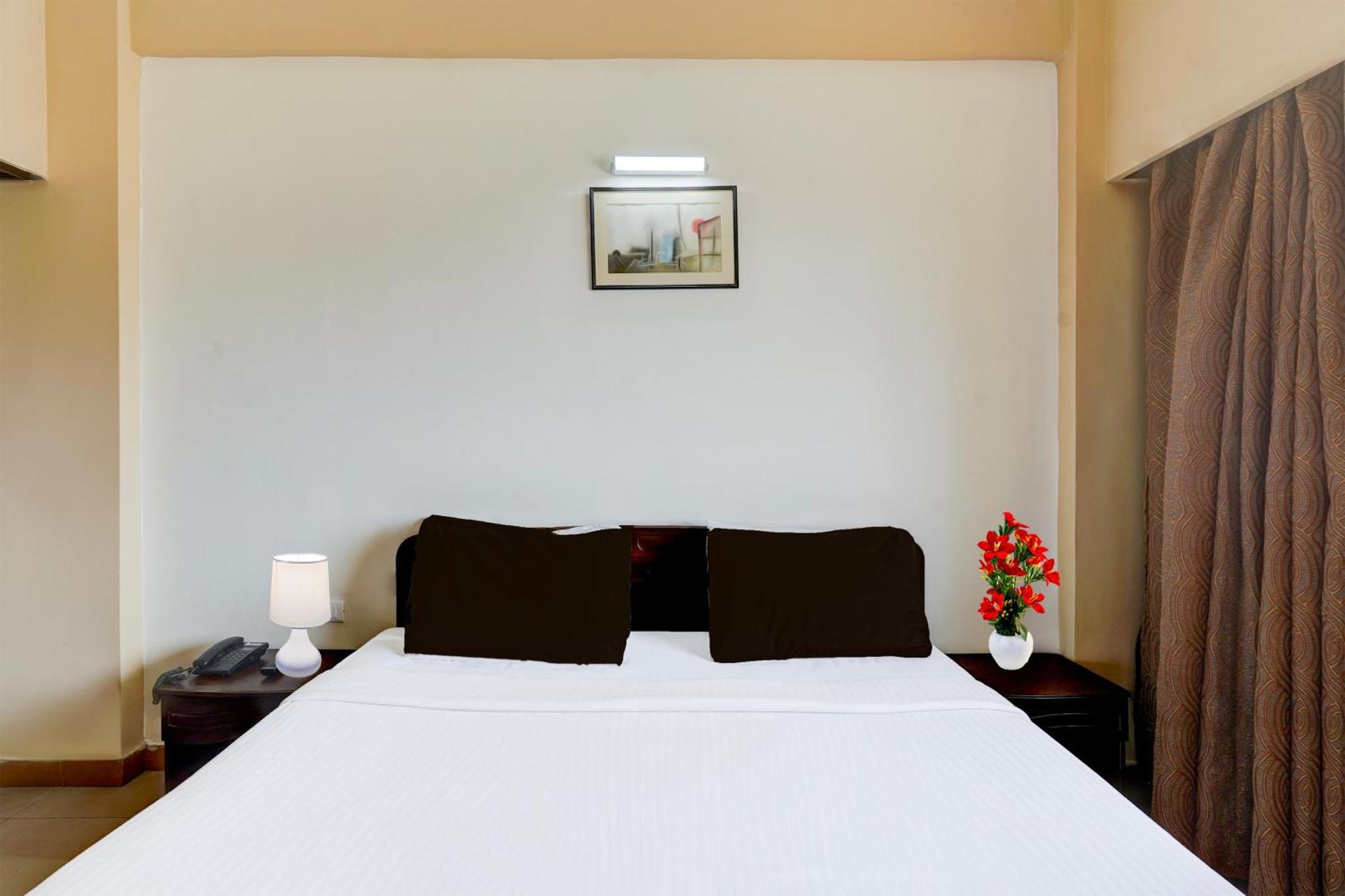 Super Townhouse Koyambedu Hotel Madras Buitenkant foto
