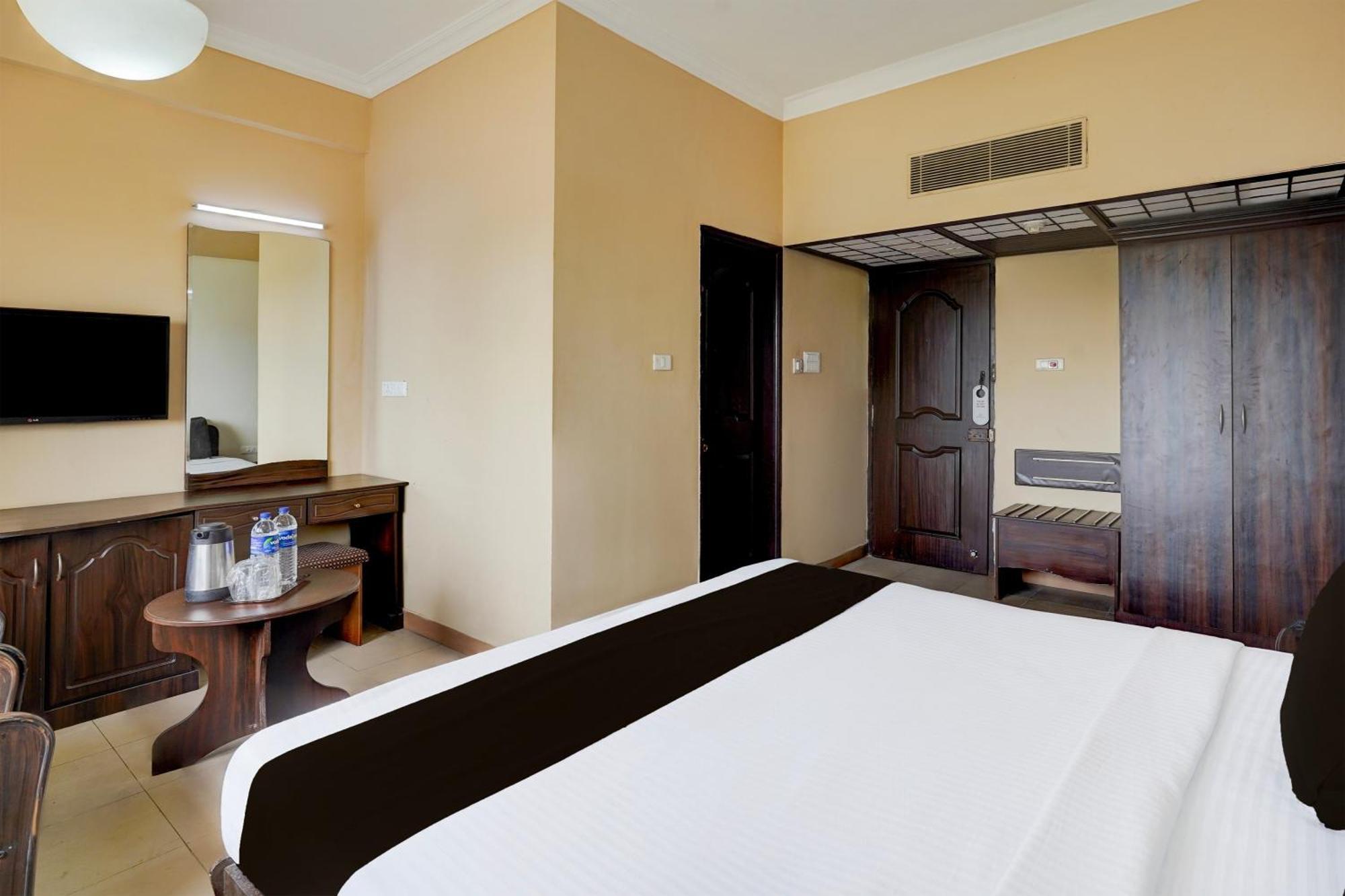 Super Townhouse Koyambedu Hotel Madras Buitenkant foto