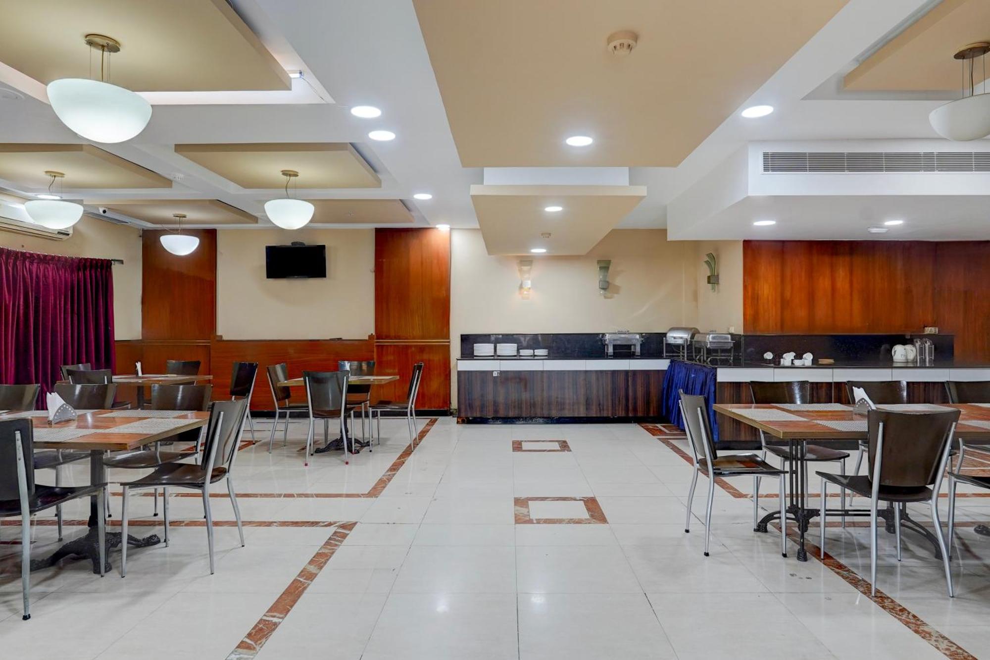 Super Townhouse Koyambedu Hotel Madras Buitenkant foto