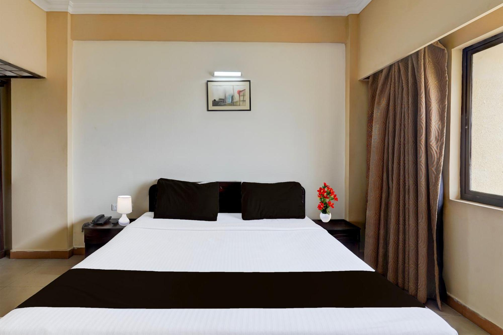 Super Townhouse Koyambedu Hotel Madras Buitenkant foto
