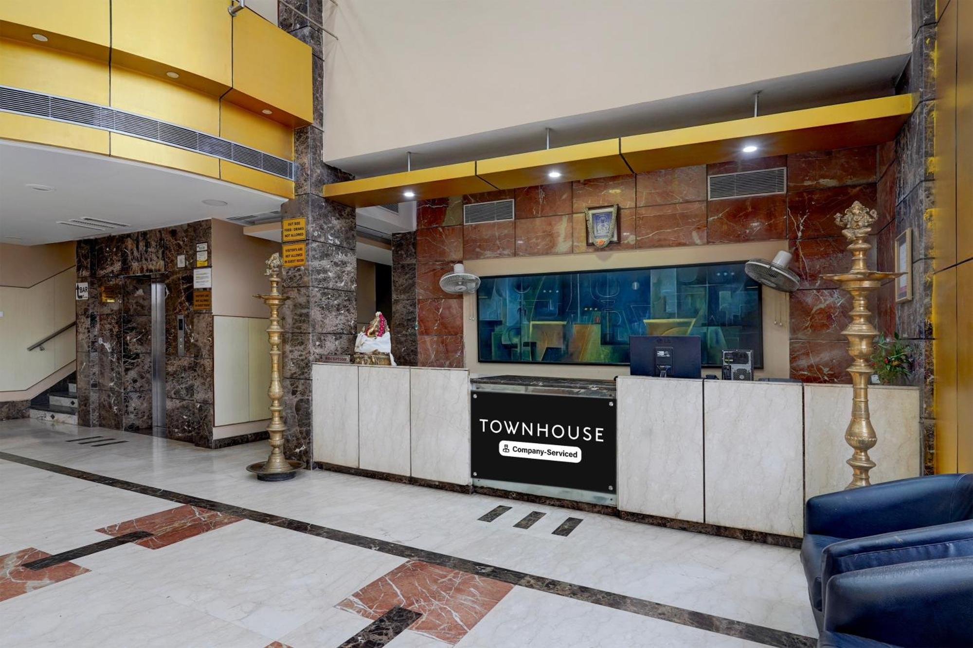 Super Townhouse Koyambedu Hotel Madras Buitenkant foto