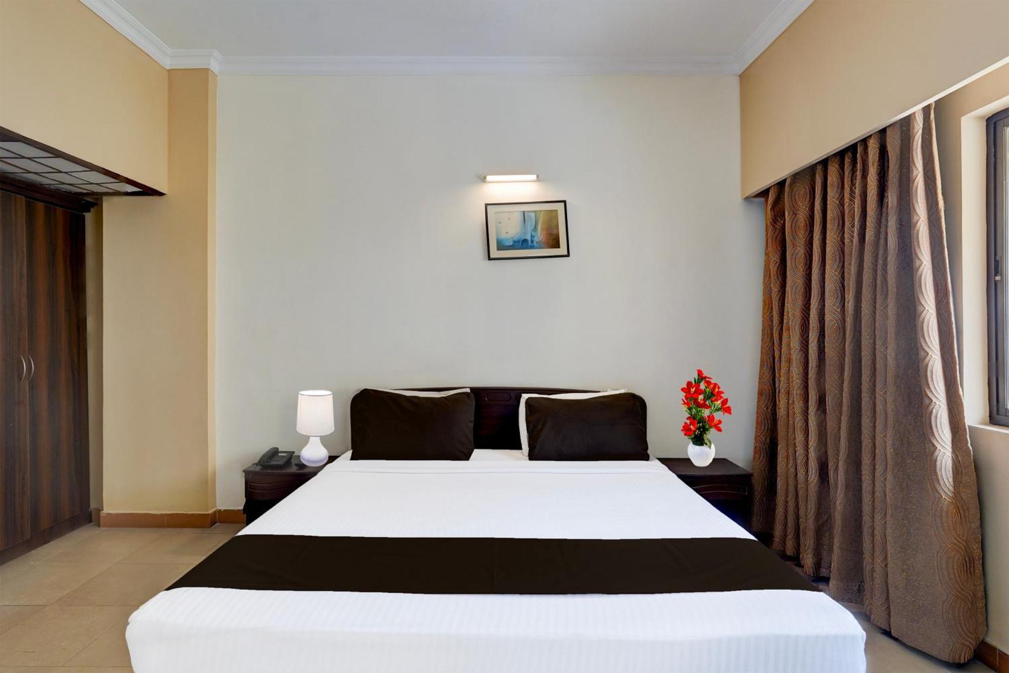 Super Townhouse Koyambedu Hotel Madras Buitenkant foto