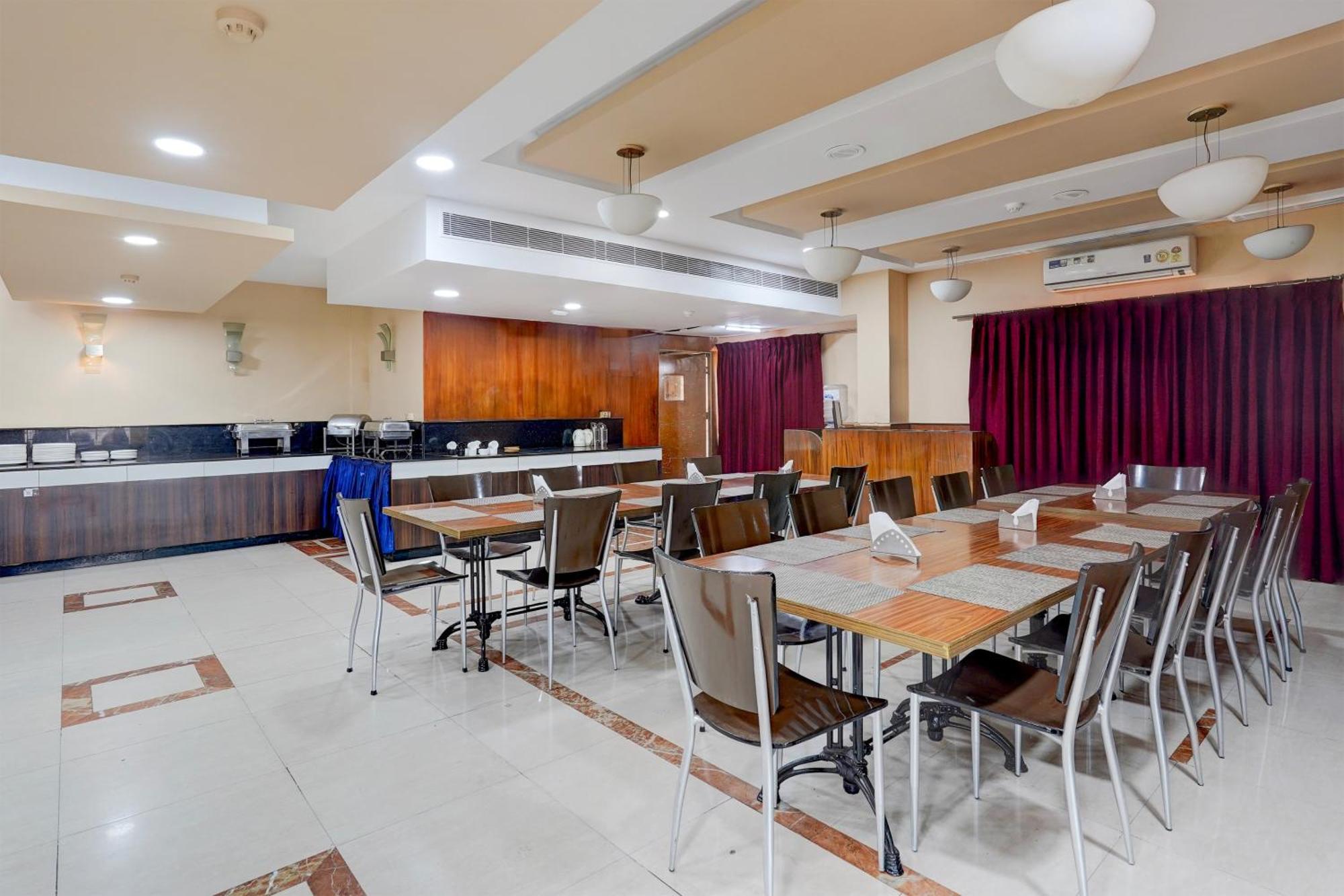 Super Townhouse Koyambedu Hotel Madras Buitenkant foto