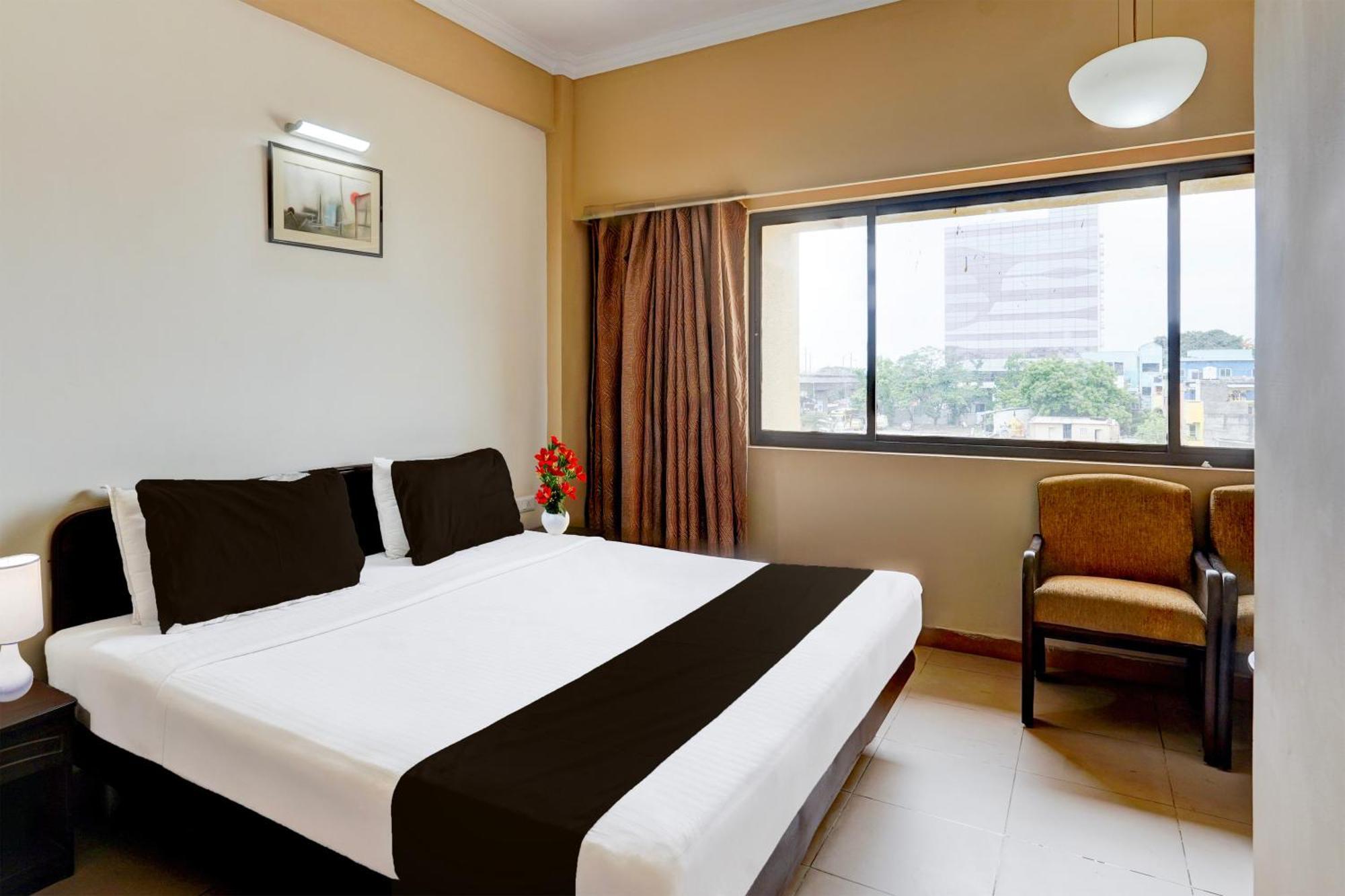 Super Townhouse Koyambedu Hotel Madras Buitenkant foto
