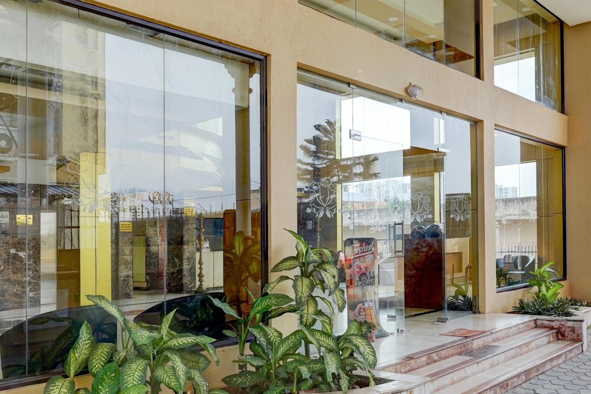 Super Townhouse Koyambedu Hotel Madras Buitenkant foto