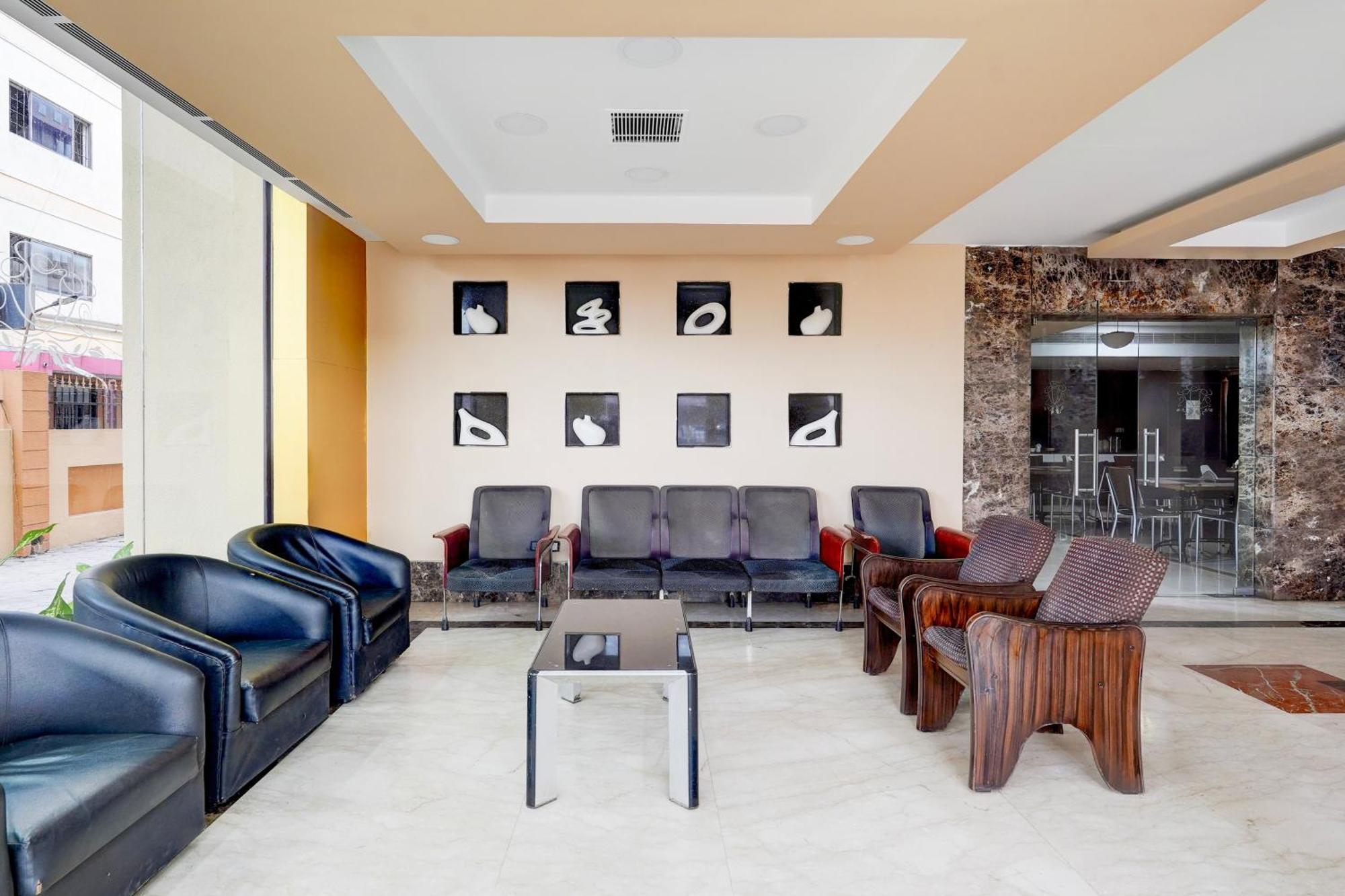 Super Townhouse Koyambedu Hotel Madras Buitenkant foto