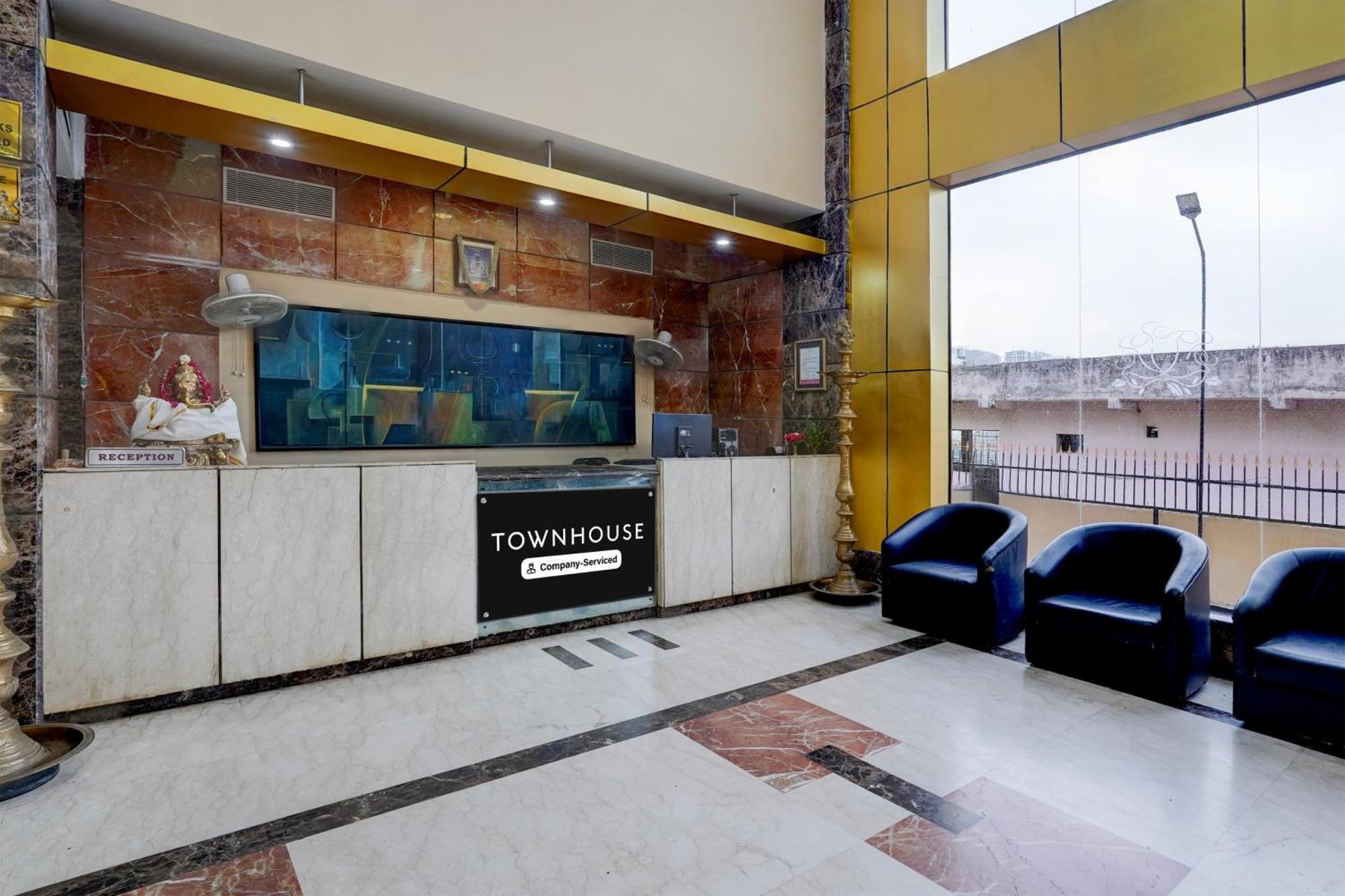 Super Townhouse Koyambedu Hotel Madras Buitenkant foto