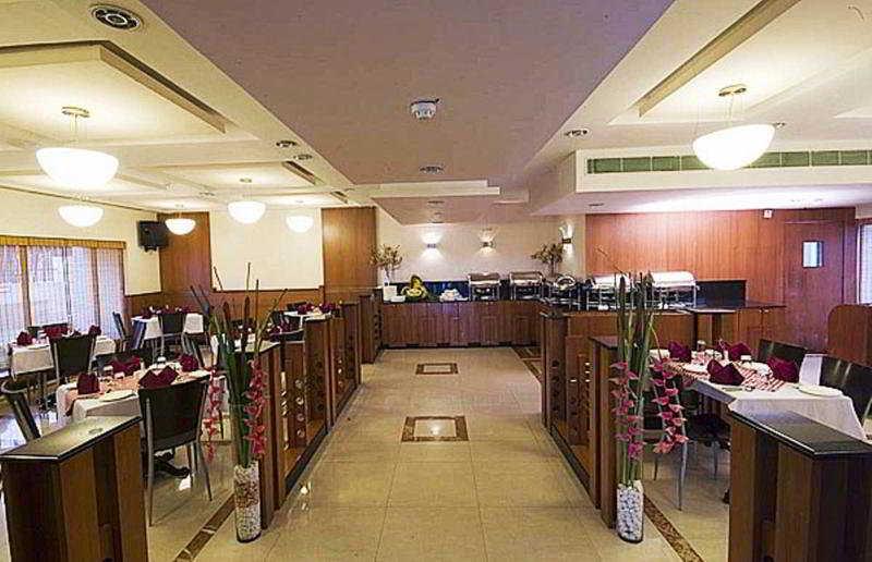 Super Townhouse Koyambedu Hotel Madras Buitenkant foto