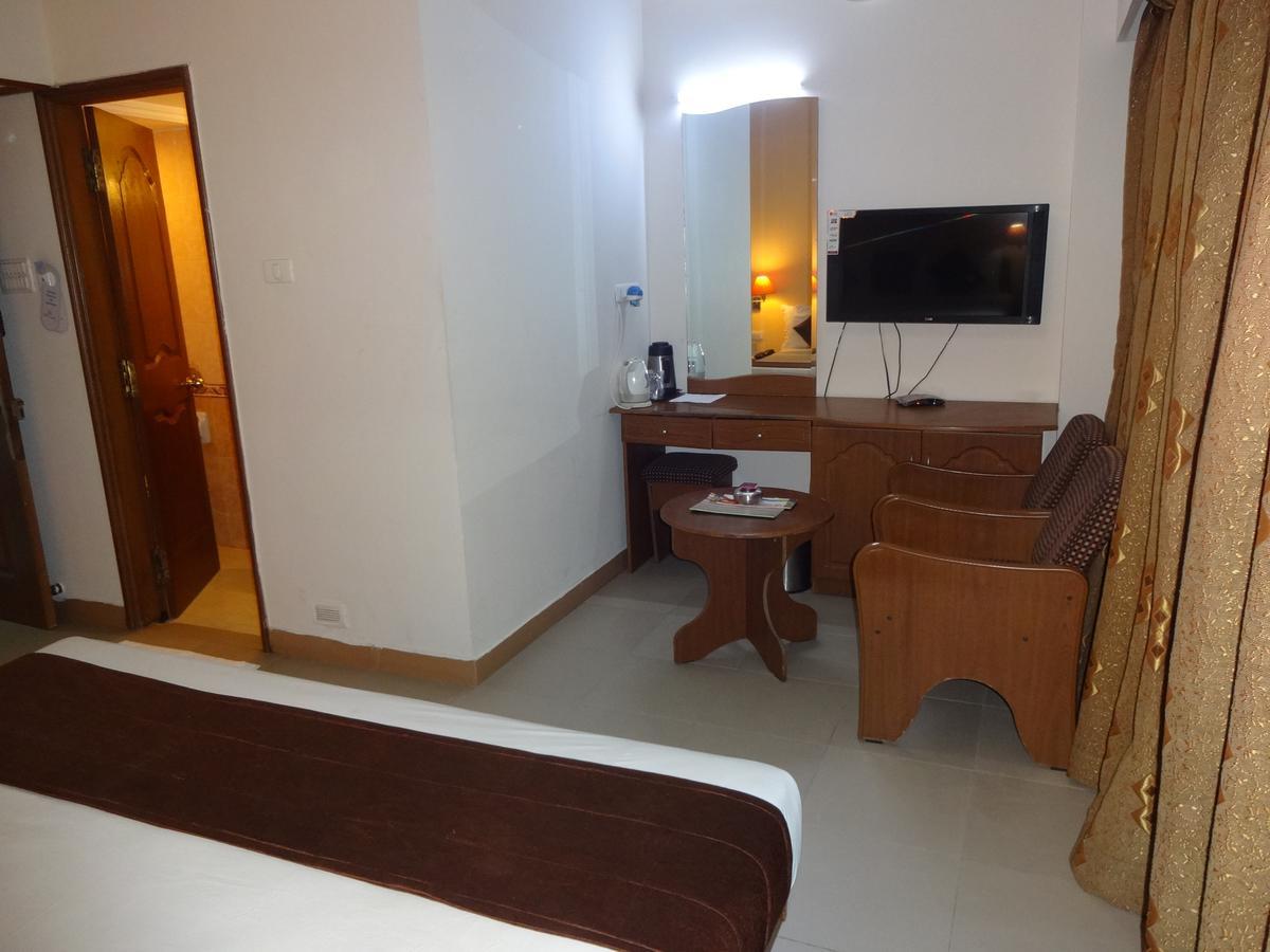 Super Townhouse Koyambedu Hotel Madras Buitenkant foto