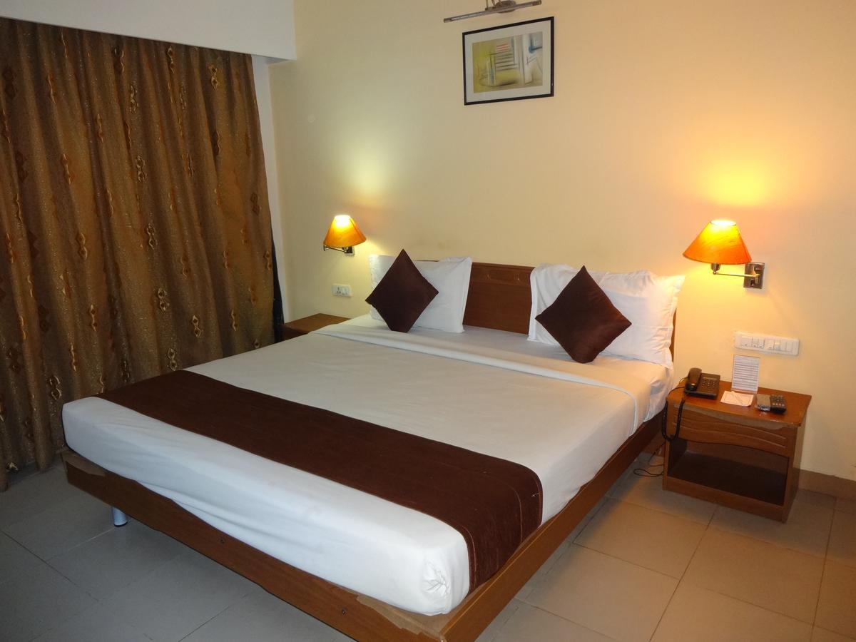 Super Townhouse Koyambedu Hotel Madras Buitenkant foto