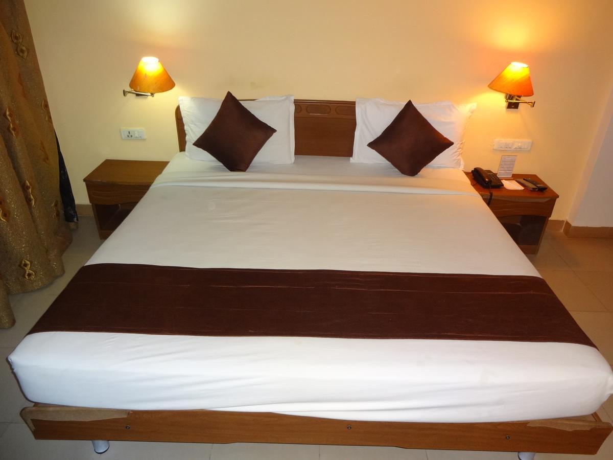 Super Townhouse Koyambedu Hotel Madras Buitenkant foto
