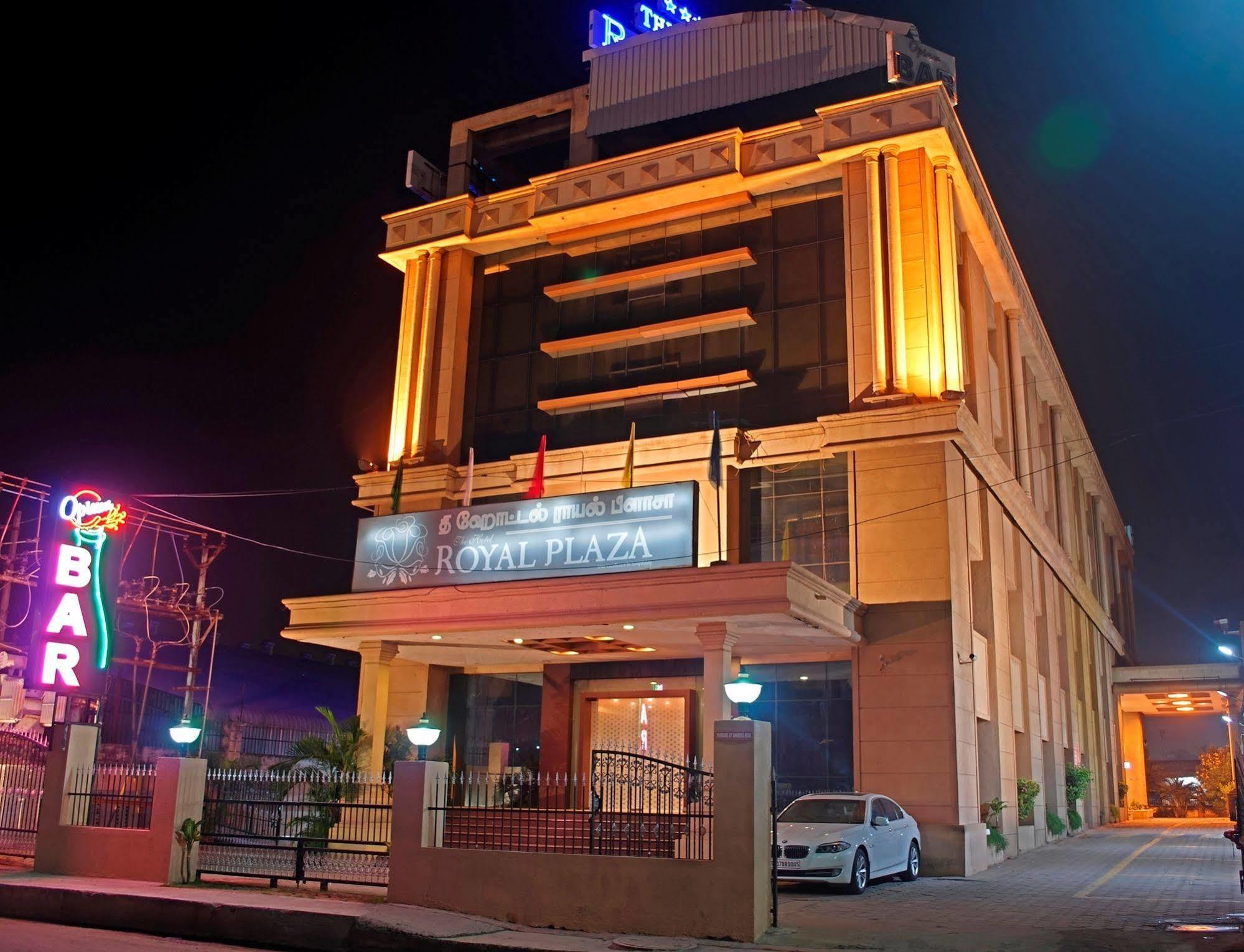 Hotel Royal Plaza Madras Buitenkant foto