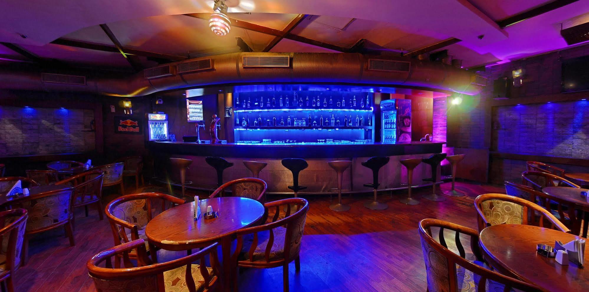 Super Townhouse Koyambedu Hotel Madras Buitenkant foto