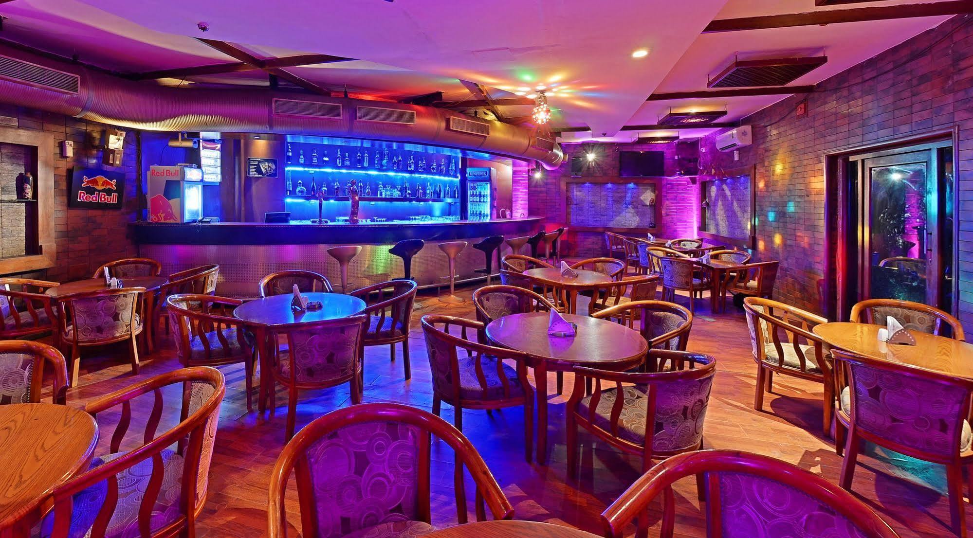 Super Townhouse Koyambedu Hotel Madras Buitenkant foto